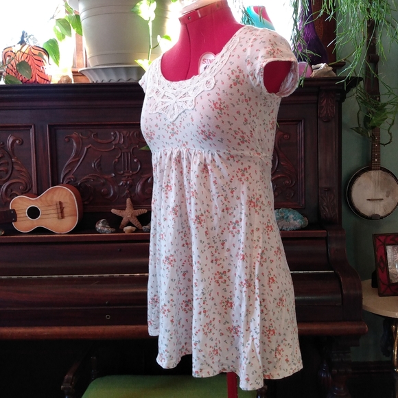 Cute First Floral babydoll tunic top. Dress - Picture 4 of 5